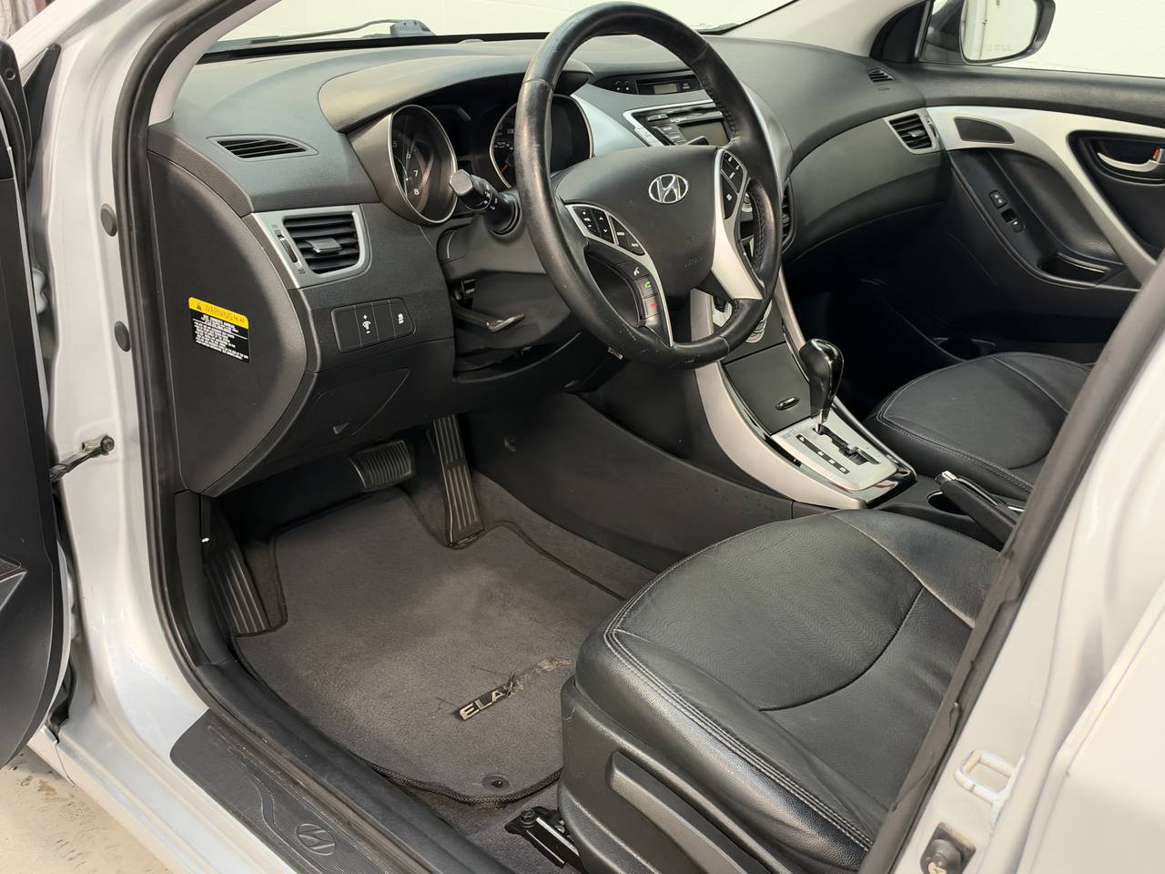 Used 2011 Hyundai Elantra Limited FWD image 19