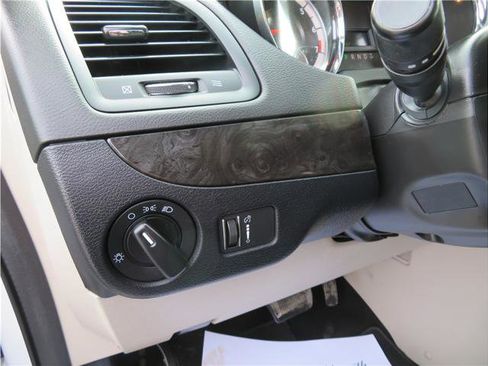 Used 2018 Dodge Grand Caravan SE w/ UConnect Hands-Free Group image 10