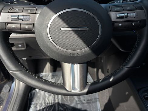 Used 2025 Hyundai Kona SEL image 30