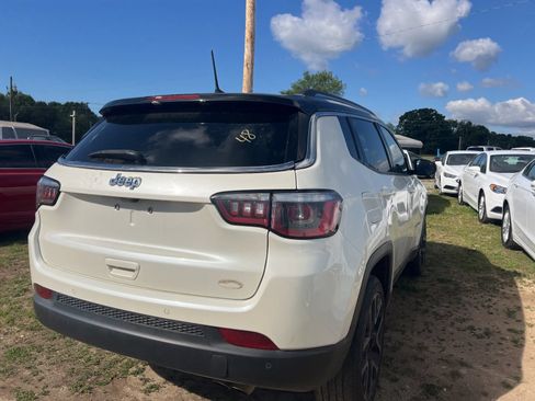 Used 2018 Jeep Compass Limited w/ Navigation Group AWD/4WD image 11