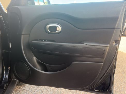 Used 2014 Kia Soul + FWD image 25