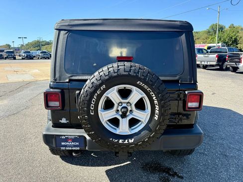 Used 2019 Jeep Wrangler Unlimited Sport S image 4