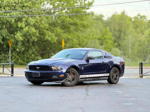 Used 2010 Ford Mustang Coupe RWD image 2