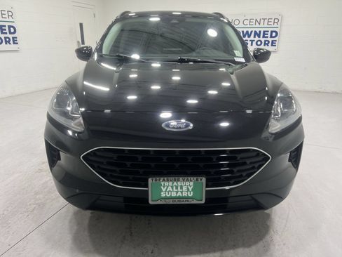 Used 2022 Ford Escape SE w/ SE Sport Appearance Package AWD/4WD image 3