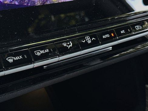 Used 2023 Jeep Wagoneer Series III w/ Preferred Equipment Group image 18