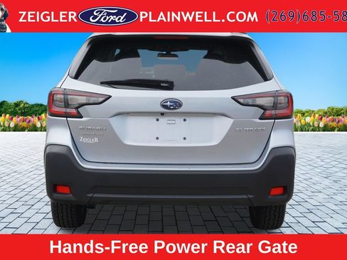 Used 2023 Subaru Outback Premium AWD/4WD image 4