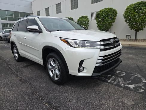 Used 2018 Toyota Highlander Limited w/ Protection Package #3 AWD/4WD image 4