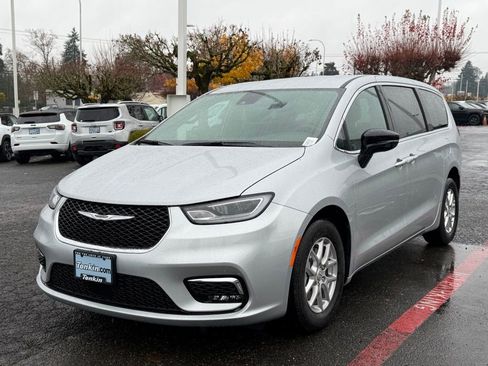 New 2026 Chrysler Pacifica Select FWD image 4