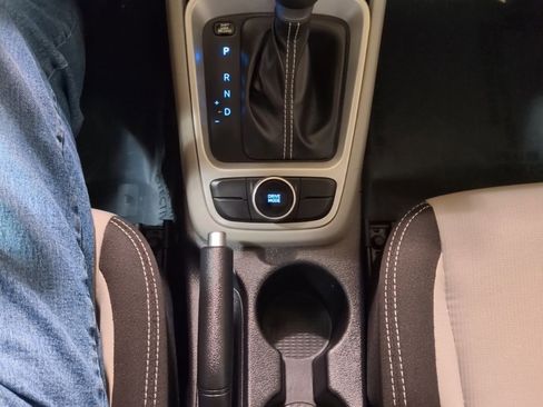 Used 2024 Hyundai Venue SEL image 20