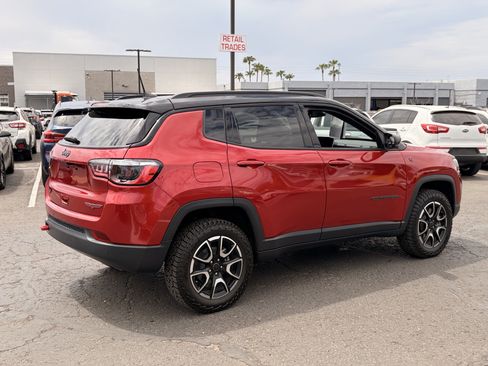 Used 2025 Jeep Compass Trailhawk AWD/4WD image 5