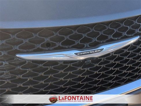 Certified 2023 Chrysler Pacifica Touring-L image 9