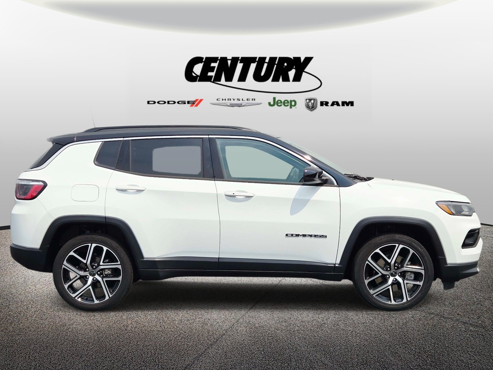 Used 2025 Jeep Compass Limited AWD/4WD image 2