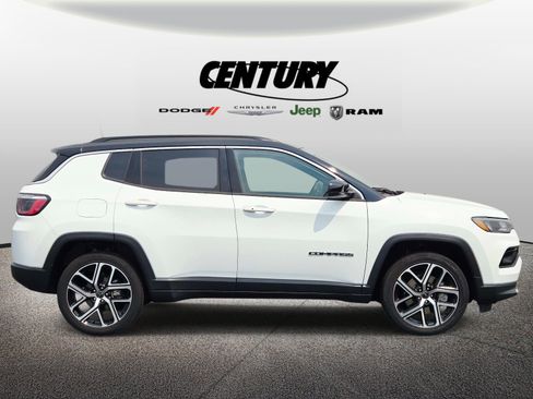Used 2025 Jeep Compass Limited AWD/4WD image 2
