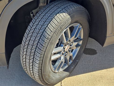 New 2025 GMC Acadia Elevation image 32