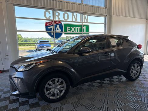 Used 2021 Toyota C-HR LE FWD image 3