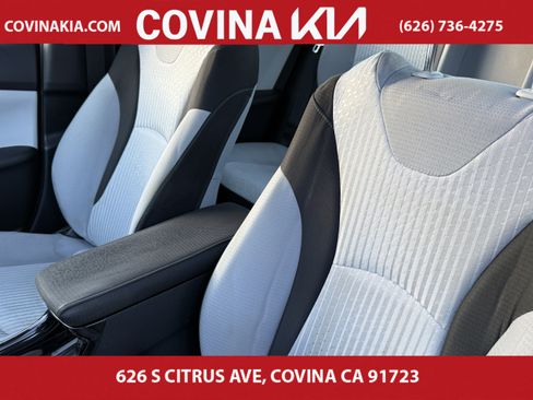 Used 2017 Toyota Prius Three image 17