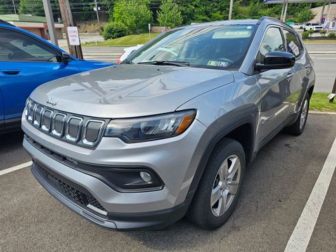 Used 2022 Jeep Compass Latitude w/ Convenience Group AWD/4WD image 2