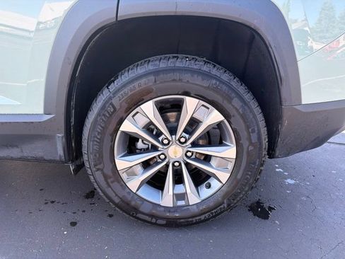 Used 2025 Chevrolet Equinox LT w/ Convenience Package II AWD/4WD image 9