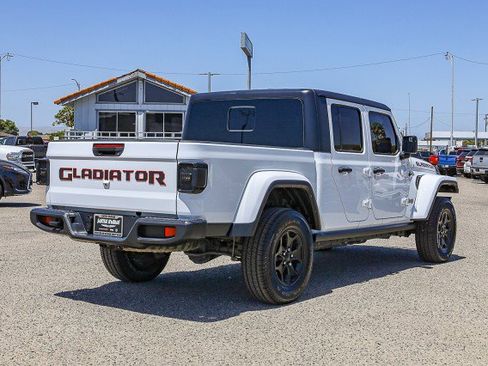 Used 2022 Jeep Gladiator Sport image 4