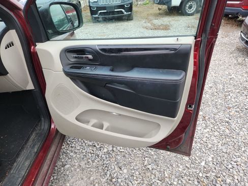 Used 2017 Dodge Grand Caravan SXT w/ Driver Convenience Group image 22