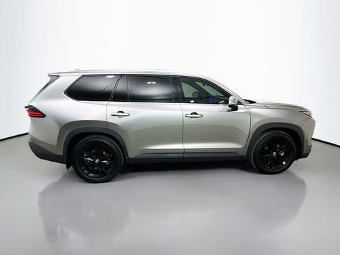 Used 2025 Toyota Grand Highlander image 8