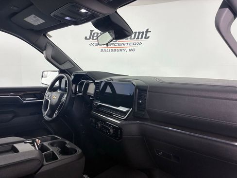 Used 2025 Chevrolet Silverado 1500 LT AWD/4WD image 28
