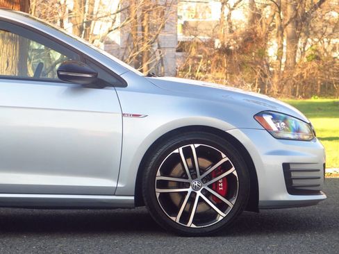 Used 2017 Volkswagen GTI Sport image 23