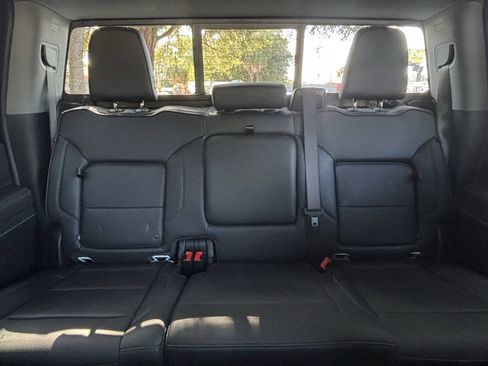 Used 2025 GMC Sierra 3500 Denali w/ Denali Reserve Package AWD/4WD image 27