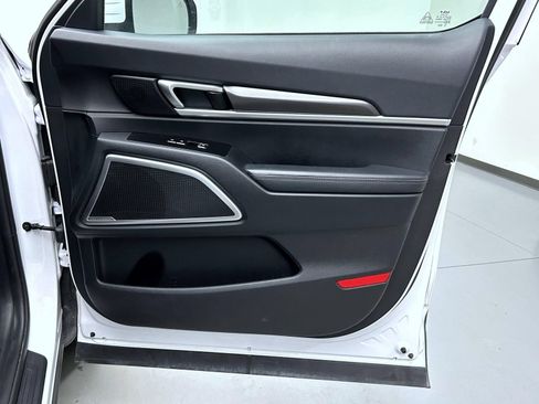 Used 2025 Kia Telluride S AWD/4WD image 16