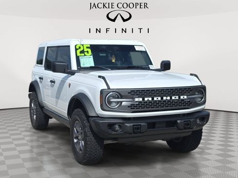 Used 2025 Ford Bronco Badlands AWD/4WD image 3