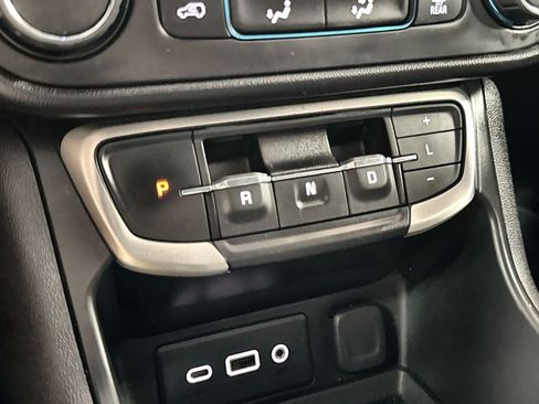 Used 2023 GMC Terrain SLE FWD image 22
