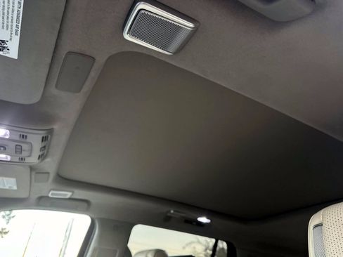 Used 2024 Cadillac Escalade Premium Luxury Platinum image 32