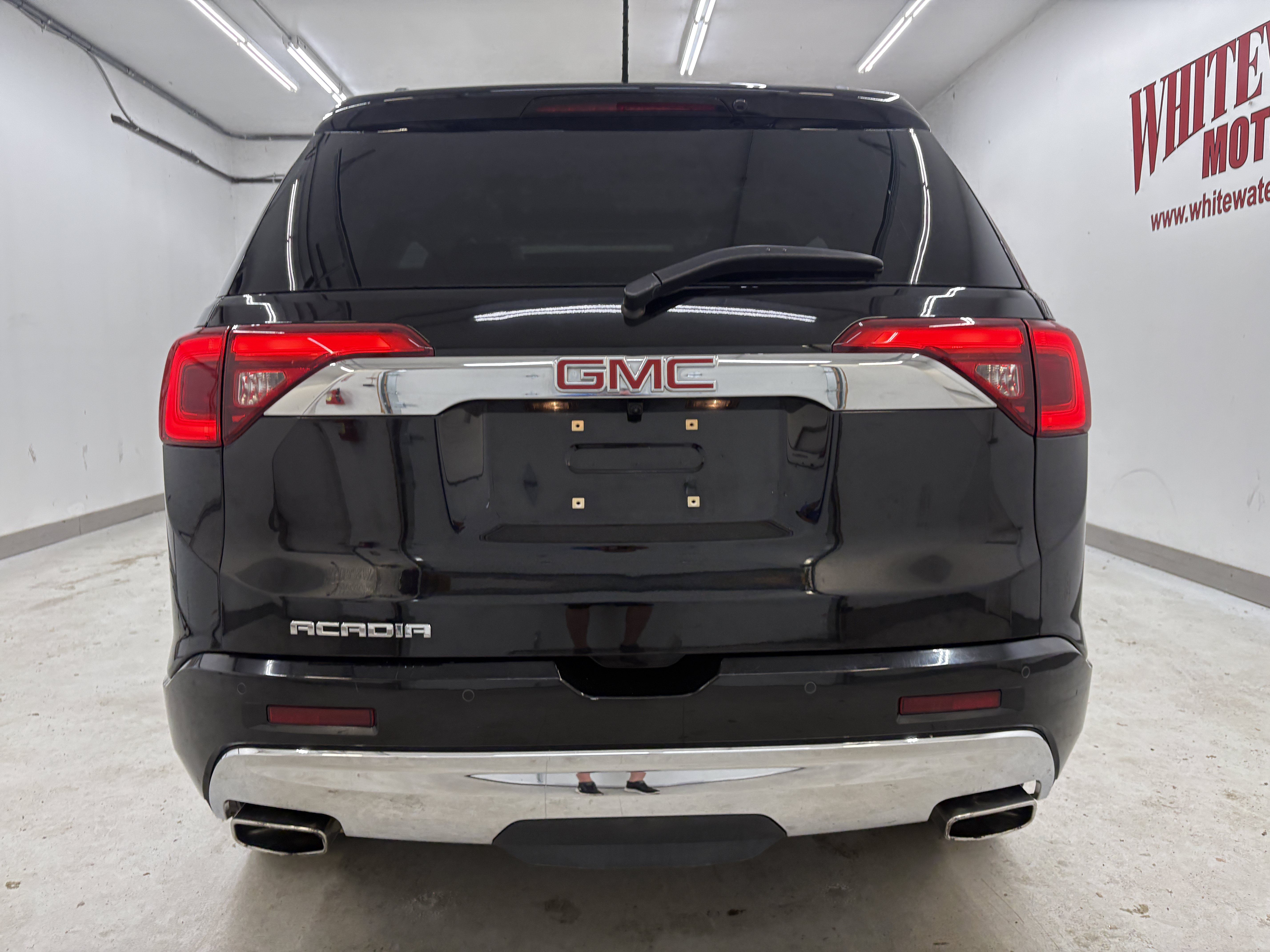 Used 2019 GMC Acadia Denali w/ Technology Package FWD image 3