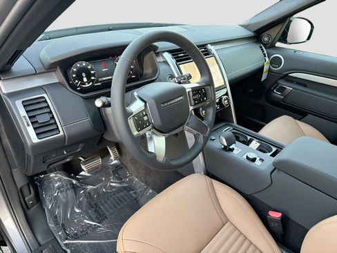 New 2026 Land Rover Discovery Limited Edition image 26