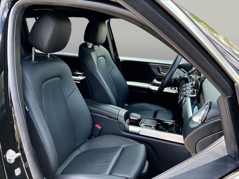 Used 2023 Mercedes-Benz GLB 250 image 9