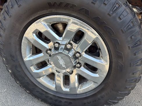 Used 2016 Chevrolet Silverado 2500 LT w/ LT Convenience Package AWD/4WD image 6