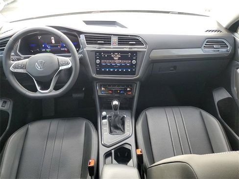 Certified 2023 Volkswagen Tiguan SE image 18