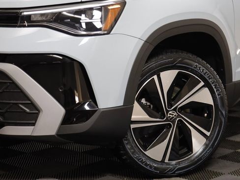 New 2026 Volkswagen Taos SE image 4