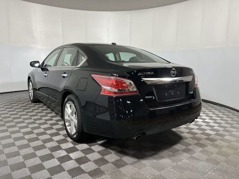 Used 2013 Nissan Altima 2.5 SL w/ Technology Pkg FWD image 6