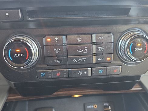Used 2015 Ford F150 Lariat w/ Equipment Group 502A Luxury RWD image 18