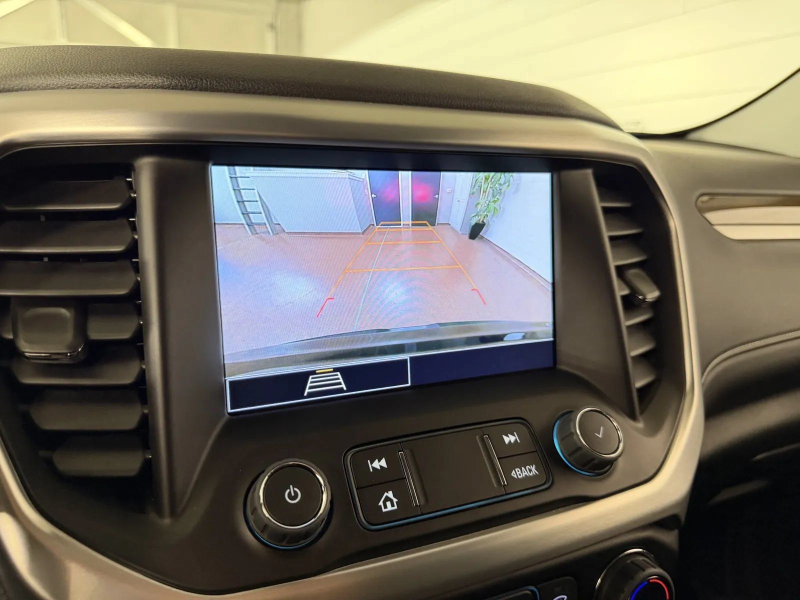 Used 2023 GMC Acadia SLE w/ Driver Convenience Package AWD/4WD image 22