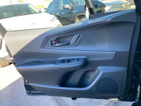 Used 2025 Toyota Prius LE image 20