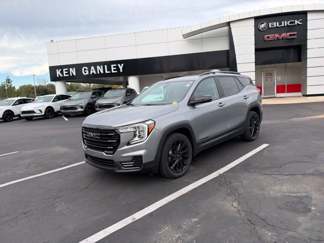 Used 2023 GMC Terrain SLE w/ Driver Convenience Package FWD image 13