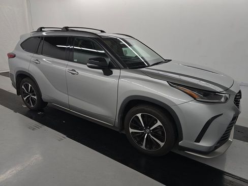 Used 2022 Toyota Highlander XSE image 2