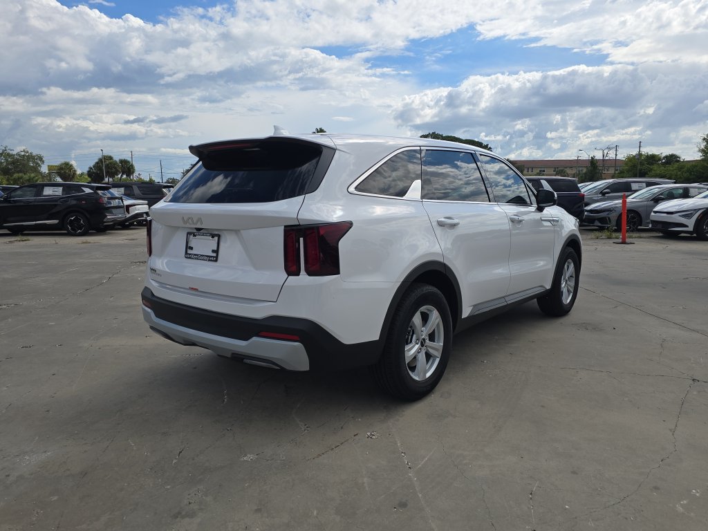 New 2026 Kia Sorento LX FWD image 8
