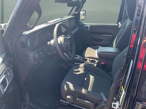 Used 2024 Jeep Wrangler Unlimited Rubicon 4xe AWD/4WD image 10