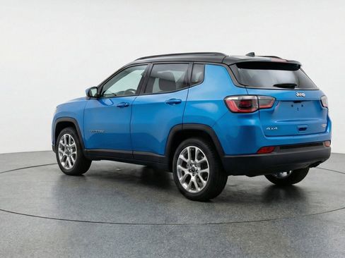 Used 2025 Jeep Compass Limited image 6