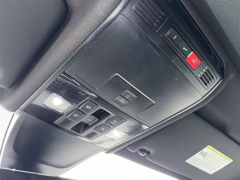 Used 2022 Volkswagen Tiguan SE R-Line image 21