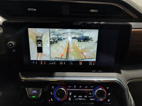 Used 2024 GMC Sierra 2500 Denali Ultimate AWD/4WD image 17