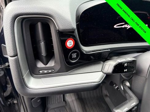 Used 2024 Porsche Cayenne AWD/4WD image 18